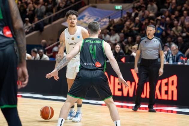 Deutschland, Basketball, FIBA, FIBA Europe Cup (Volkswagen Halle): Basketball Löwen Braunschweig - KB Trepca am 12.11. in Braunschweig (Volkswagen Halle): Joshua Obiesie G, Basketball Löwen Braunschweig Copyright: xSvenxHeidmannx