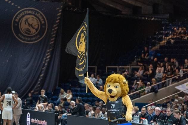 Deutschland, Basketball, FIBA, FIBA Europe Cup (Volkswagen Halle): Basketball Löwen Braunschweig - KB Trepca am 12.11. in Braunschweig (Volkswagen Halle): Braunschweig Maskottchen Henri Copyright: xSvenxHeidmannx