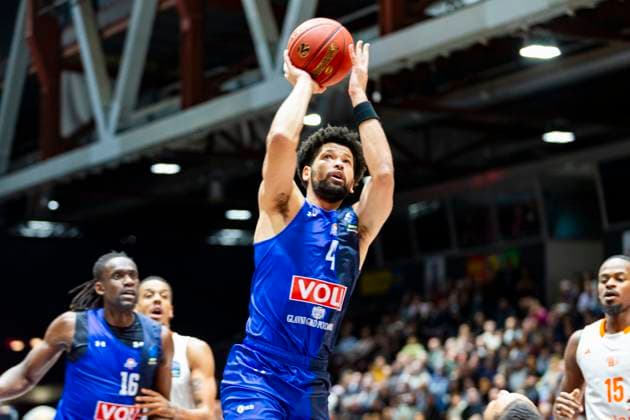 12.11.2025, xomx, Basketball EuroCup 2025, Niners Chemnitz - KK BuduÄ‡nost Podgorica v.l. SKYLAR MAYS (KK BuduÄ‡nost Podgorica) am Ball Chemnitz