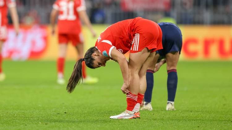 DEU, München, FC Bayern München vs Arsenal London, Women s Champions League, UEFA, Saison 2526, Allianz Arena, 3. Spieltag im Bild: Enttäuschung bei Jovana DamnjanoviÄ‡ (Bayern München 9) DFB DFL REGULATIONS PROHIBIT ANY USE OF PHOTOGRAPHS AS IMAGE SEQUENCES AND OR QUASI-VIDEO, 12.11.2025 Copyright: HMBxMedia HendrikxHamelau