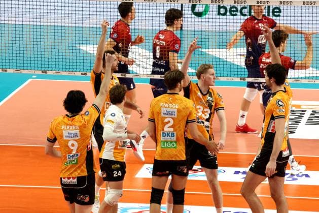 DEU, DVV, 1.VBL, BR Volleys vs. SVG Lueneburg, 12.11.2025, Max-Schmeling-Halle, Berlin, DEU, DVV, 1.VBL, BR Volleys vs. SVG Lueneburg, im Bild BR Volleys-Spielerkreis, Kyle Dagostino (BR Volleys 24)
