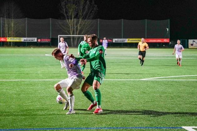 12.11.2025, xdaymx, Fussball Sparkassen-Pokal Saar, SV Auersmacher - FC 08 Homburg vl. Zweikampf von Tim Steinmetz (Homburg) & Marius Schley (Auersmacher) (DFL DFB REGULATIONS PROHIBIT ANY USE OF PHOTOGRAPHS as IMAGE SEQUENCES and or QUASI-VIDEO) Kleinblittersdorf