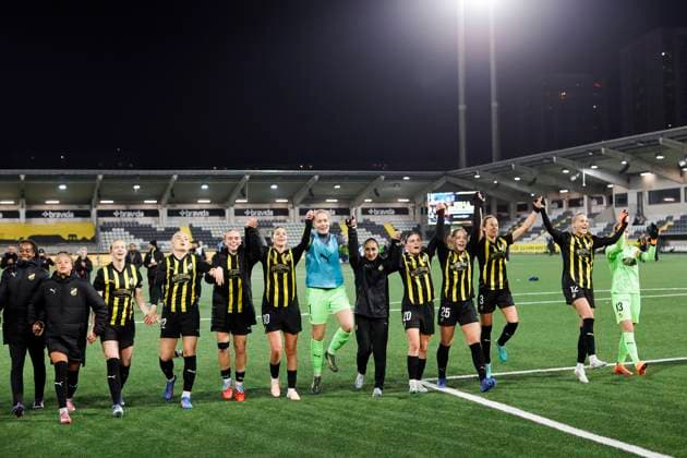 GÖTEBORG, SVERIGE 20251112 Häckens lag tackar publiken efter 1-0 vinsten i onsdagens fotbollsmatch i damernas Europa Cup mellan BK Häcken FF och Inter pa Bravida Arena (Hisingen Arena). GÖTEBORG SVERIGE x9200x