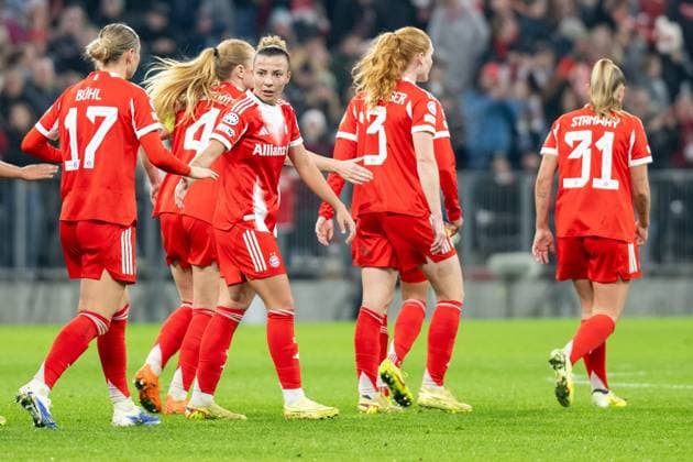 Torjubel zum 2:2, FC BAyern Frauen, FC Bayern Frauen Muenchen - FC Arsenal, Champions League 3. Spieltag, 12.11.25 DFB regulations prohibit any use of photographs as image sequences and or quasi-video. (kolbert-press) Muenchen Bayern Deutschland