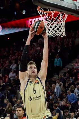 Turkish Airlines EuroLeague Basketball, FC Bayern Munich Basketball vs FC Barcelona, Barca München FC Bayern Basketball, Munich FC Bayern Basketball, Barcelona FC, 2025-11-12 in München (SAP Garden) VESELY Jan (FC Barcelona Center (Nr.6) (BAR6)) sportworld München SAP Garden Bayern Deutschland
