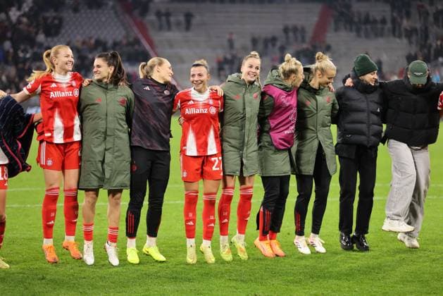 DEU, München, FC Bayern München vs Arsenal London, Women s Champions League, UEFA, Saison 2526, Allianz Arena, 3. Spieltag im Bild: Freude und Jubel, FC Bayern München gewinnt 3:2 gegen Arsenal DFB DFL REGULATIONS PROHIBIT ANY USE OF PHOTOGRAPHS AS IMAGE SEQUENCES AND OR QUASI-VIDEO, 12.11.2025 Copyright: HMBxMedia HendrikxHamelau
