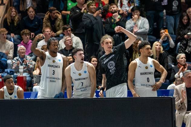 Deutschland, Basketball, FIBA, FIBA Europe Cup (Volkswagen Halle): Basketball Löwen Braunschweig - KB Trepca am 12.11. in Braunschweig (Volkswagen Halle): Braunschweig jubelt. Copyright: xSvenxHeidmannx