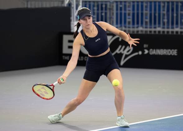 Billie Jean King Cup 2025 Play-Offs, TC Ismaning, Muenchen, Deutschland, Team Germany, Eva Lys trainiert, Training, aufwaermen, Warm-up Tennis - Billie Jean King Cup 2025 - ITF Billie Jean King Cup - TC Ismaning - Ismaning - Bayern - Deutschland - 12 November 2025. Copyright: xJuergenxHasenkopfx