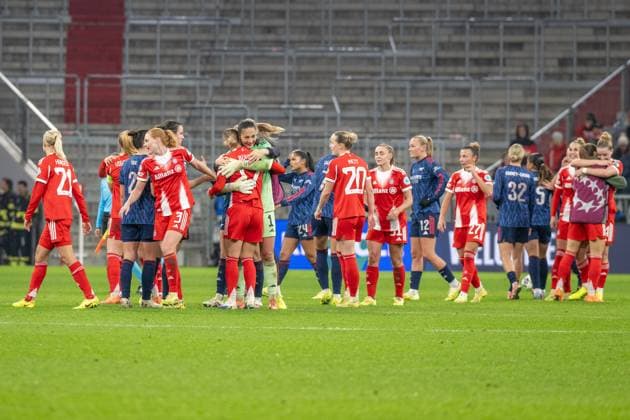 Siegesjubel zum 3:2, FC Bayern Frauen, FC Bayern Frauen Muenchen - FC Arsenal, Champions League 3. Spieltag, 12.11.25 DFB regulations prohibit any use of photographs as image sequences and or quasi-video. (kolbert-press) Muenchen Bayern Deutschland