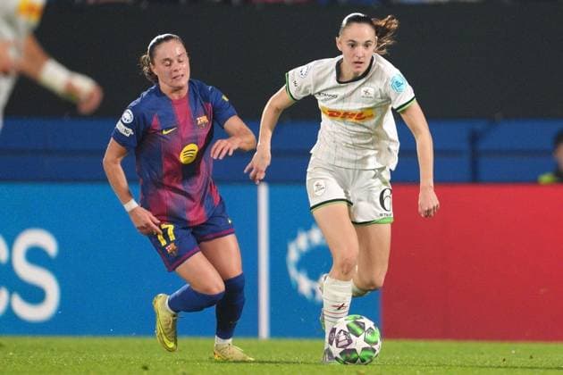 Barcelona s Ewa Pajor and OHL Women s Zenia Mertens fight for the ball during a soccer match between Spanish FC Barcelona, Barca Femeni and Oud-Heverlee Leuven Women, Wednesday 12 November 2025 in Barcelona, Spain, the third game in the league phase of the UEFA Women s Champions League competition. JOMAxGARCIAxIxGISBERT  x141170467x
