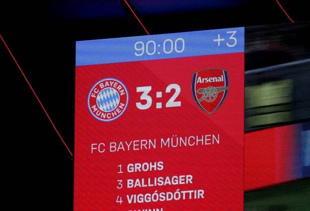 Fussball, Frauen, Frauen Champions League, 3.Spieltag, Saison 2025 2026, FC Bayern München - FC Arsenal, Allianz Arena Endstand 3:2 auf der Anzeigetafel