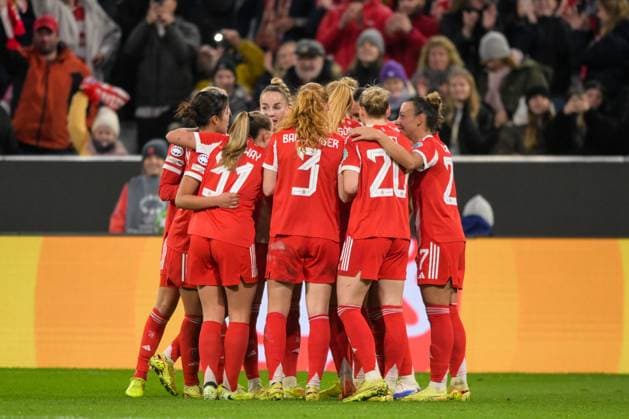 Fußball, UEFA Womens Champions League, 20251112, FC Bayern München - Arsenal WFC. Im Bild Bayern Torjubel bejubelt Jubel Tor 3:2. München Allianz Arena Bayern Deutschland Copyright: Passion2Press MarkusxFischerx