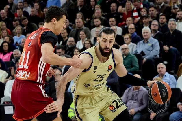 Turkish Airlines EuroLeague Basketball, FC Bayern Munich Basketball vs FC Barcelona, Barca München FC Bayern Basketball, Munich FC Bayern Basketball, Barcelona FC, 2025-11-12 in München (SAP Garden) PARRA Joel (FC Barcelona Forward (Nr.44) (BAR44)), LUCIC Vladimir (FC Bayern Munich Basketball Forward (Nr11) BAY11 ) sportworld München SAP Garden Bayern Deutschland