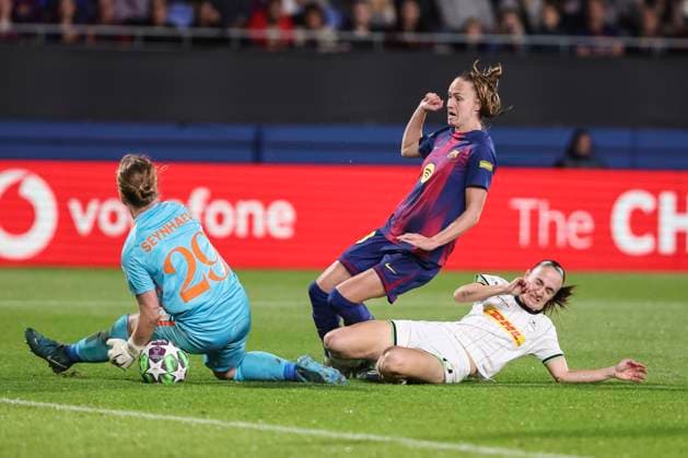 November 12, 2025, Sant Joan Despi, Barcelona, Spain: Caroline Graham Hansen of FC Barcelona, Barca and Lowiese Seynhaeve of OH Leuven in action during the UEFA WomenÃ¢â‚¬â ¢s Champions League 2025 26 League Phase MD3, football match played between FC Barcelona and OH Leuven at Johan Cruyff Stadium on November 12, 2025 in Sant Joan Despi, Spain. Sant Joan Despi Spain - ZUMAa181 20251112_zaa_a181_247 Copyright: xJavierxBorregox