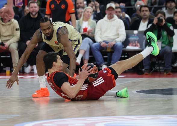 Bayerns 11 Vladimir LUCIC. Basketball: Bayern - Barcelona. Euroleague, FC Bayern Basketball - FC Barcelona, Barca Runde 10, Saison 2025-2026, am 12.11.2025 in Muenchen, S A P G A R D E N, Deutschland. Quelle Copyright Credit : Oryk HAIST