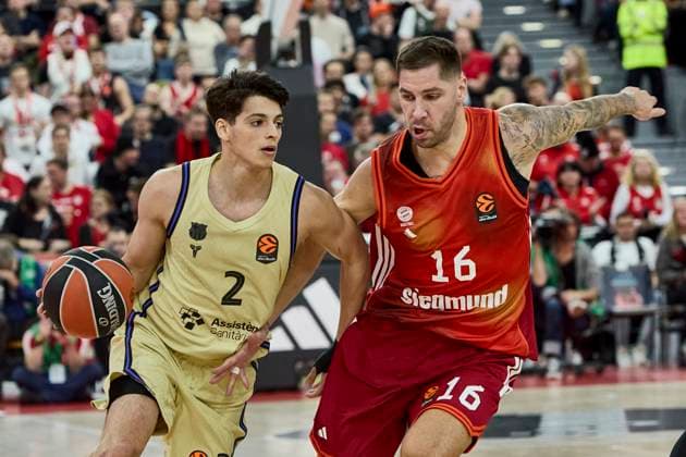 Turkish Airlines EuroLeague Basketball, FC Bayern Munich Basketball vs FC Barcelona, Barca München FC Bayern Basketball, Munich FC Bayern Basketball, Barcelona FC, 2025-11-12 in München (SAP Garden) MARCOS Juani (FC Barcelona Guard (Nr.2) (BAR2)), JOVIC Stefan (FC Bayern Munich Basketball Guard (Nr16) BAY16 ) sportworld München SAP Garden Bayern Deutschland