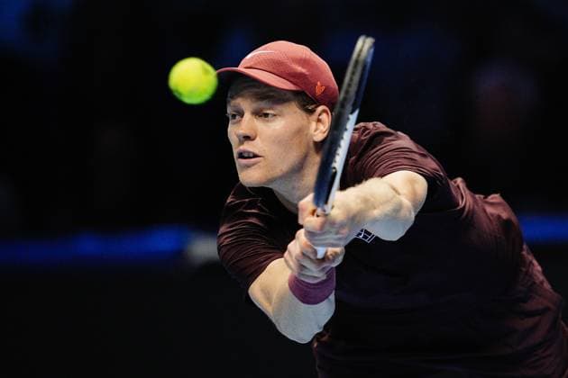 Italy s Jannik Sinner returns the ball to Germany s Alexander Zverev during the singles tennis match of the ATP, Tennis Herren World Tour Finals at the Inalpi Arena in Turin, Italy - Wednesday, Nov. 12, 2025. -  Copyright: xMarcoxAlpozzi LaPressex