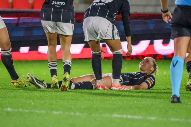 Eindhoven, Niederlande 12. November 2025: Europa Cup - Frauen- 1 8 Finale - 2025 2026 - PSV Eindhoven vs. Eintracht Frankfurt Im Bild: Torschützin Laura Freigang (SGE) macht das Tor zum 1:0 für Eintracht Frankfurt und jubelt De Herdegang Copyright: xFotostandx xFantinix