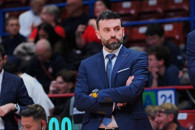 Casalone, assistant coach (ASVEL Lione-Villeurbanne) during Olimpia Milano vs ASVEL Lione-Villeurbanne, Basketball Euroleague match in Assago (MI), Italy, November 12 2025  Copyright: xSavinoxPaolella IPAxSportx xipa-agency.netx xx IPA_67878157 IPA_Agency_IPA67878157