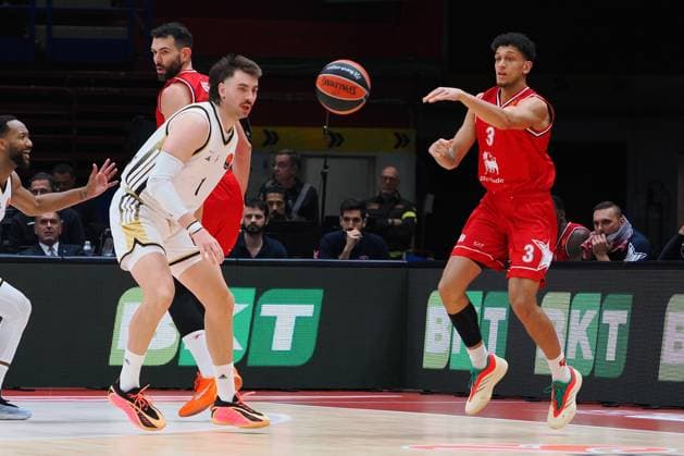 Quinn Ellis (EA7 Emporio Armani Olimpia Milano) &amp; Zac Seljaas (ASVEL Lione-Villeurbanne) during Olimpia Milano vs ASVEL Lione-Villeurbanne, Basketball Euroleague match in Assago (MI), Italy, November 12 2025  Copyright: xSavinoxPaolella IPAxSportx xipa-agency.netx xx IPA_67878196 IPA_Agency_IPA67878196