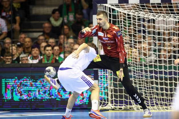 12.11.2025, xtgx, Handball, EHF Champions League, SC Magdeburg - HC Zagreb v.l. Matej Mandic (Magdeburg, 12) Parade, haelt den Ball, faengt den Ball, pariert Magdeubrg