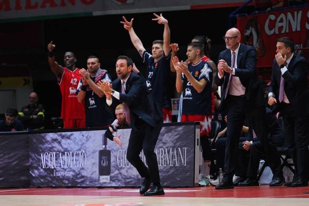 Peppe Poeta, assistant coach EA7 Emporio Armani Olimpia Milano during Olimpia Milano vs ASVEL Lione-Villeurbanne, Basketball Euroleague match in Assago (MI), Italy, November 12 2025  Copyright: xSavinoxPaolella IPAxSportx xipa-agency.netx xx IPA_67878260 IPA_Agency_IPA67878260