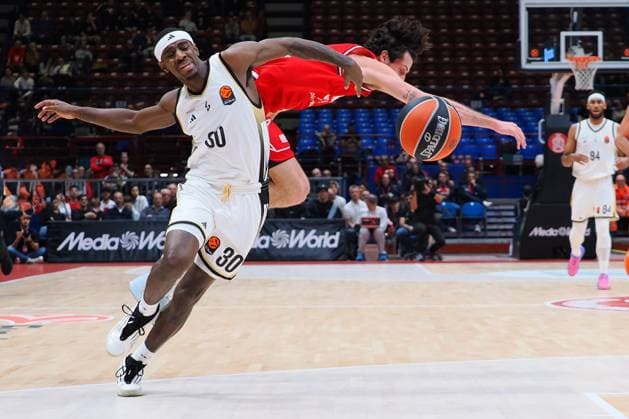 Glyn Watson Jr (ASVEL Lione-Villeurbanne) &amp; Leandro Bolmaro (EA7 Emporio Armani Olimpia Milano) during Olimpia Milano vs ASVEL Lione-Villeurbanne, Basketball Euroleague match in Assago (MI), Italy, November 12 2025  Copyright: xSavinoxPaolella IPAxSportx xipa-agency.netx xx IPA_67878314 IPA_Agency_IPA67878314