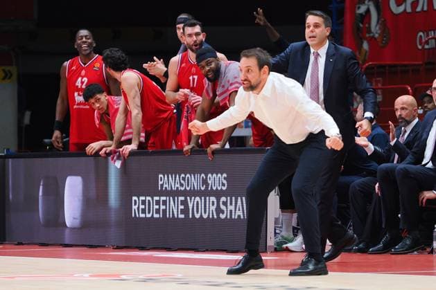 Peppe Poeta, assistant coach EA7 Emporio Armani Olimpia Milano during Olimpia Milano vs ASVEL Lione-Villeurbanne, Basketball Euroleague match in Assago (MI), Italy, November 12 2025  Copyright: xSavinoxPaolella IPAxSportx xipa-agency.netx xx IPA_67878332 IPA_Agency_IPA67878332