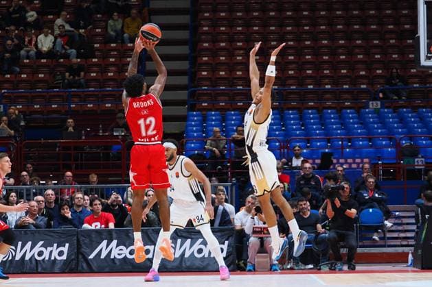 Armoni Brooks (EA7 Emporio Armani Olimpia Milano) during Olimpia Milano vs ASVEL Lione-Villeurbanne, Basketball Euroleague match in Assago (MI), Italy, November 12 2025  Copyright: xSavinoxPaolella IPAxSportx xipa-agency.netx xx IPA_67878334 IPA_Agency_IPA67878334