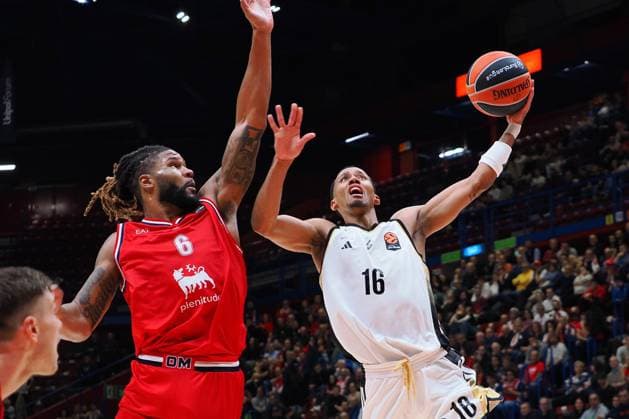 Devin Booker (EA7 Emporio Armani Olimpia Milano) &amp; Mehdy Ngouama (ASVEL Lione-Villeurbanne) during Olimpia Milano vs ASVEL Lione-Villeurbanne, Basketball Euroleague match in Assago (MI), Italy, November 12 2025  Copyright: xSavinoxPaolella IPAxSportx xipa-agency.netx xx IPA_67878348 IPA_Agency_IPA67878348