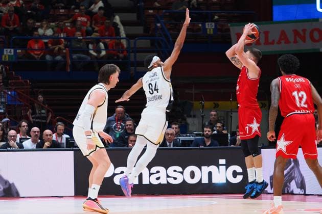 Nathan Sestina (EA7 Emporio Armani Olimpia Milano) during Olimpia Milano vs ASVEL Lione-Villeurbanne, Basketball Euroleague match in Assago (MI), Italy, November 12 2025  Copyright: xSavinoxPaolella IPAxSportx xipa-agency.netx xx IPA_67878351 IPA_Agency_IPA67878351