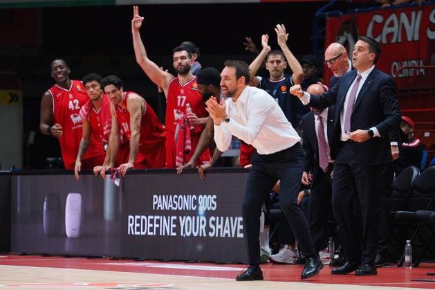 Peppe Poeta, assistant coach EA7 Emporio Armani Olimpia Milano during Olimpia Milano vs ASVEL Lione-Villeurbanne, Basketball Euroleague match in Assago (MI), Italy, November 12 2025  Copyright: xSavinoxPaolella IPAxSportx xipa-agency.netx xx IPA_67878359 IPA_Agency_IPA67878359