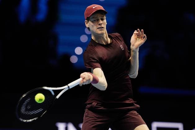 Italy s Jannik Sinner returns the ball to Germany s Alexander Zverev during the singles tennis match of the ATP, Tennis Herren World Tour Finals at the Inalpi Arena in Turin, Italy - Wednesday, Nov. 12, 2025. -  Copyright: xMarcoxAlpozzi LaPressex