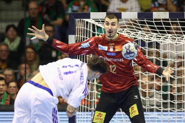 12.11.2025, xtgx, Handball, EHF Champions League, SC Magdeburg - HC Zagreb v.l. Matej Mandic (Magdeburg, 12) Parade, haelt den Ball, faengt den Ball, pariert Magdeubrg