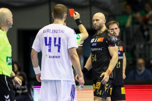 12.11.2025, xtgx, Handball, EHF Champions League, SC Magdeburg - HC Zagreb v.l. Oscar Bergendahl (Magdeburg, 54) Rote Karte, Platzverweis, sent off Magdeubrg