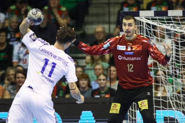 12.11.2025, xtgx, Handball, EHF Champions League, SC Magdeburg - HC Zagreb v.l. Matej Mandic (Magdeburg, 12) Parade, haelt den Ball, faengt den Ball, pariert Magdeubrg