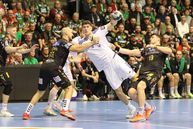 12.11.2025, xgox, Handball - EHF Champions League SC Magdeburg - HC Zagreb v.l. Luka Lovre Klarica (Zagreb, 9) wirft Tor, Torschuetze, erzielt Tor, Treffer, scores the goal Magdeburg