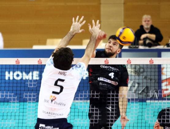 von links Alexander KING (Dachau), Alexej ZHBANKOV (Haching), He Volleyball Bundesliga 2025 26 TSV Haching Muenchen vs ASV Dachau, Geothermie Arena, Unterhaching, 12.11.25 Copyright: WolfgangxFehrmann