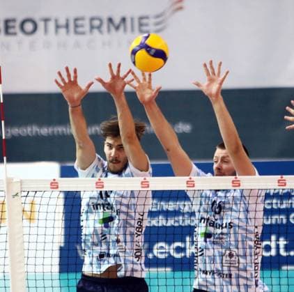 von links Marius BUECHI (Dachau), Fabian SUCK (Dachau), He Volleyball Bundesliga 2025 26 TSV Haching Muenchen vs ASV Dachau, Geothermie Arena, Unterhaching, 12.11.25 Copyright: WolfgangxFehrmann