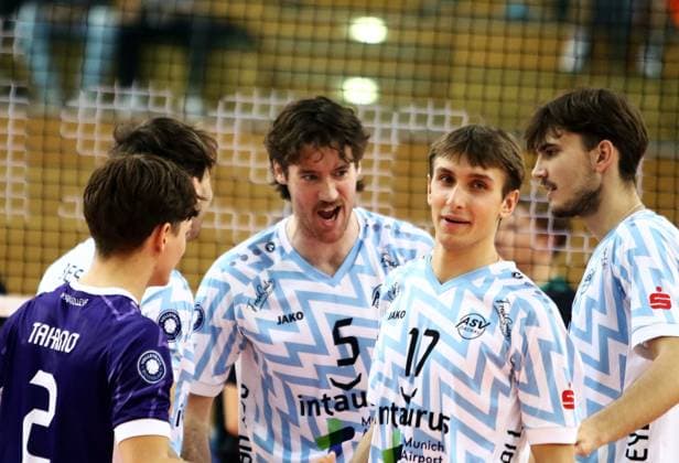 Dachauer Freude ueber einen Punktgewinn, He Volleyball Bundesliga 2025 26 TSV Haching Muenchen vs ASV Dachau, Geothermie Arena, Unterhaching, 12.11.25 Copyright: WolfgangxFehrmann