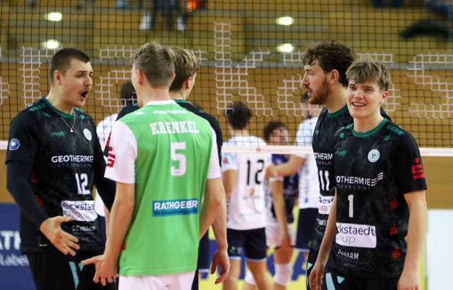 Hachinger Freude nach Punktgewinn, He Volleyball Bundesliga 2025 26 TSV Haching Muenchen vs ASV Dachau, Geothermie Arena, Unterhaching, 12.11.25 Copyright: WolfgangxFehrmann