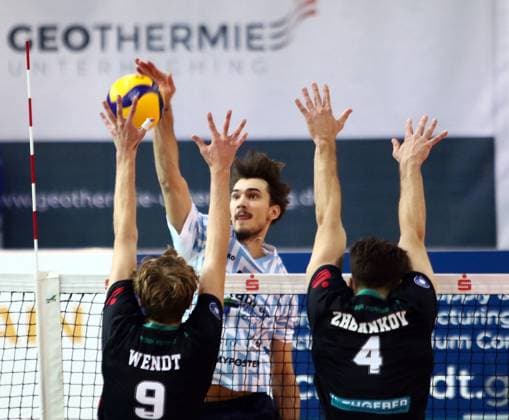 in der Mitte Marius BUECHI (Dachau), He Volleyball Bundesliga 2025 26 TSV Haching Muenchen vs ASV Dachau, Geothermie Arena, Unterhaching, 12.11.25 Copyright: WolfgangxFehrmann