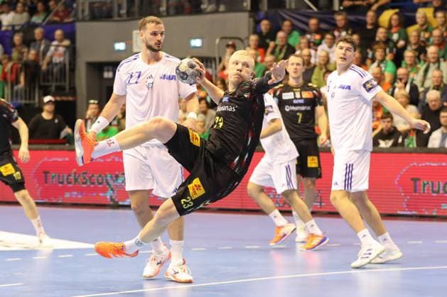 12.11.2025, xgox, Handball - EHF Champions League SC Magdeburg - HC Zagreb v.l. Magnus Saugstrup (Magdeburg, 23) wirft Tor, Torschuetze, erzielt Tor, Treffer, scores the goal Magdeburg