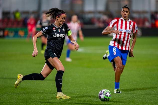 Club Atletico de Madrid v Juventus FC - UEFA Women s Champions League 2025 26 League Phase MD3 Barbara Bonansea of Juventus FC (L) is in action with the ball during the UEFA Women s Champions League 2025 26 league phase match between Club Atletico de Madrid and Juventus FC at Centro Deportivo Alcala de Henares on November 12, 2025 in Madrid, Spain. Alcala de Henares Centro Deportivo Alcala de Henares Madrid Spain Copyright: xAlbertoxGardinx AGardin_20251112_Foot_WChamp_AtlMad_Juve_0599