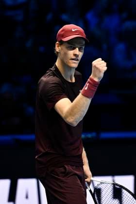 November 12, 2025: Jannik Sinner of Italy plays a backhand against Alexander Zverev of Germany during their Men s Single s Nitto ATP, Tennis Herren Finals match during day four of the Nitto ATP Finals at Inalpi Arena on November 12, 2025 in Turin, Italy. - ZUMAg210 20251112_abp_g210_142 Copyright: xStefanoxGuidix