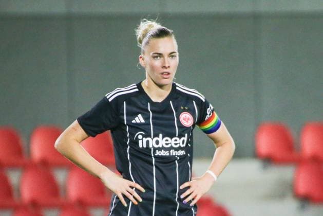 12.11.2025, xgrfx, Fussball UEFA Women s Europa Cup 1 8, PSV Eindhoven - Eintracht Frankfurt v.l. Laura Freigang (Eintracht Frankfurt) (DFL DFB REGULATIONS PROHIBIT ANY USE OF PHOTOGRAPHS as IMAGE SEQUENCES and or QUASI-VIDEO) De Herdgang