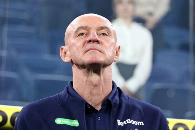 November 12, 2025, Saint Petersburg, Russia: Victor Onopko, coach of Russia seen during the BetBoom friendly soccer match between Russia Vs Peru at the Gazprom Arena. Final score Russia 1 : 1 Peru Saint Petersburg Russia - ZUMAs197 20251112_aaa_s197_248 Copyright: xMaksimxKonstantinovx