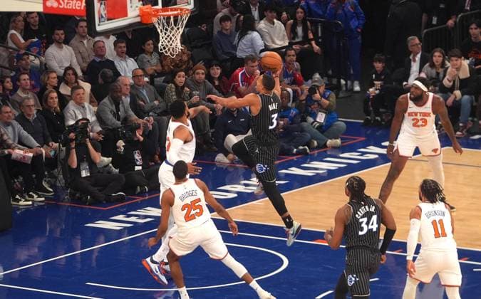 New York Knicks v Orlando Magic - NBA, Basketball Herren, USA NEW YORK, UNITED STATES - NOVEMBER 12: Desmond Bane (3) of the Orlando Magic in action during the NBA game between the New York Knicks and the Orlando Magic at Madison Square Garden in New York, United States on November 12, 2025. Selcuk Acar Anadolu New York United States. Editorial use only. Please get in touch for any other usage.  Copyright: x2025xAnadoluxSelcukxAcarx