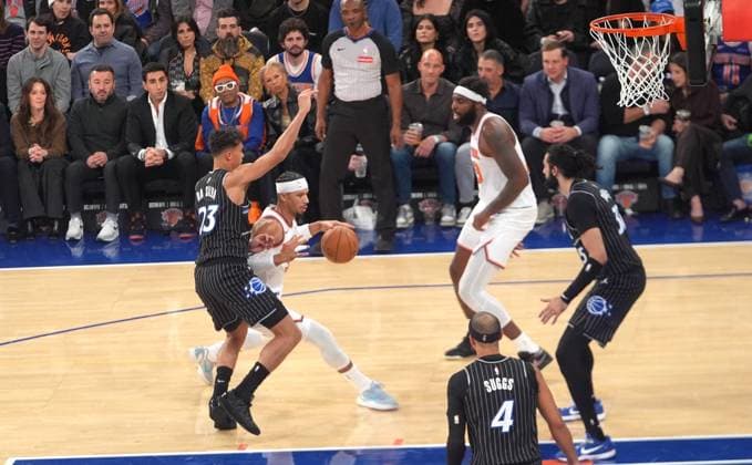 New York Knicks v Orlando Magic - NBA, Basketball Herren, USA NEW YORK, UNITED STATES - NOVEMBER 12: Josh Hart (3) of the Orlando Magic in action during the NBA game between the New York Knicks and the Orlando Magic at Madison Square Garden in New York, United States on November 12, 2025. Selcuk Acar Anadolu New York United States. Editorial use only. Please get in touch for any other usage.  Copyright: x2025xAnadoluxSelcukxAcarx