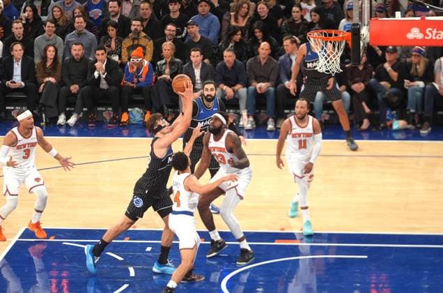 New York Knicks v Orlando Magic - NBA, Basketball Herren, USA NEW YORK, UNITED STATES - NOVEMBER 12: Franz Wagner (22) of the Orlando Magic in action during the NBA game between the New York Knicks and the Orlando Magic at Madison Square Garden in New York, United States on November 12, 2025. Selcuk Acar Anadolu New York United States. Editorial use only. Please get in touch for any other usage.  Copyright: x2025xAnadoluxSelcukxAcarx